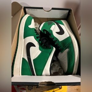 Jordan Mid 1s